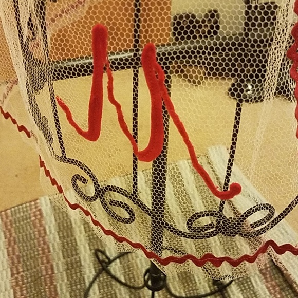 Vintage white netting 1/2 apron w/red M, red rickrack & grosgrain waist tie - Picture 3 of 4